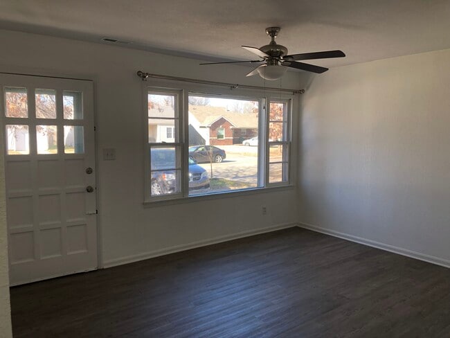 Building Photo - 1928 N Hood St