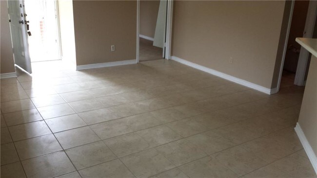 Building Photo - 1207 Hyridge St