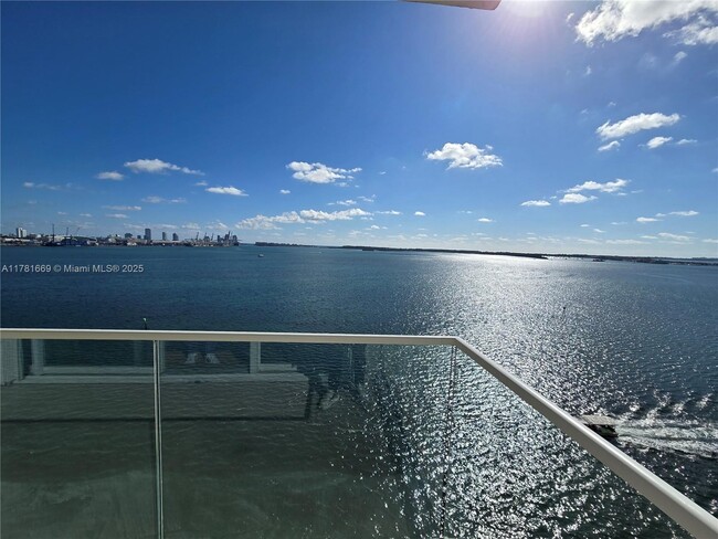 Building Photo - 800 Claughton Island Dr