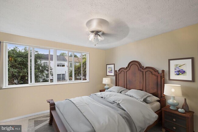 Building Photo - 714 Avanti Pl