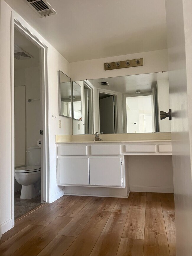 Foto del edificio - Available Now! 1 Bedroom + Loft