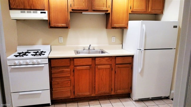 Building Photo - 2 br, 1 bath Apartment - 3913 Pine St