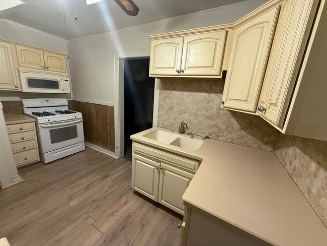 Building Photo - 3bd Single Lee/Harvard MOVE-IN SPECIAL FOR PERMANENT VOUCHER HOLDERS