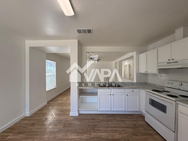 Building Photo - 10311 Shady Meadows