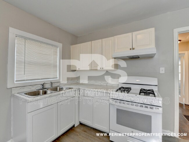Building Photo - 2821 Palm Dr