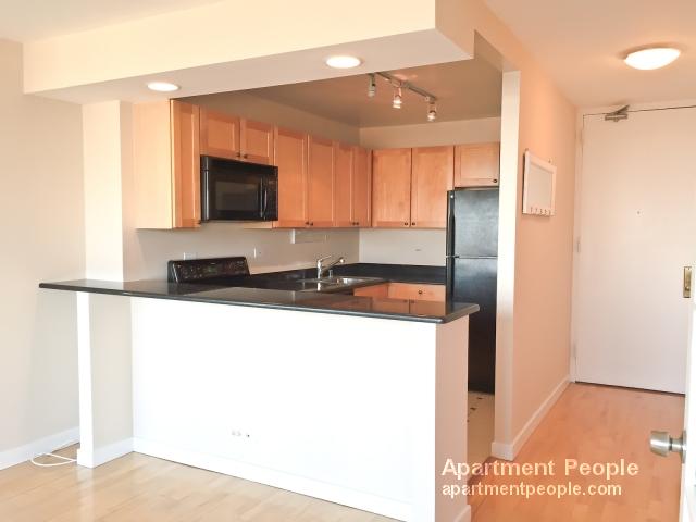 Foto principal - 655 W Irving Park Rd