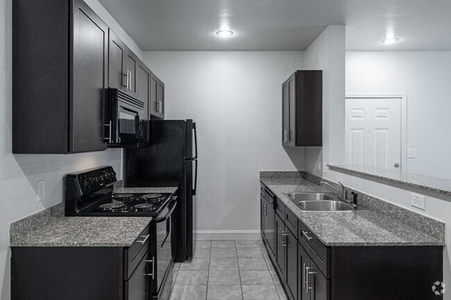 1BR, 1BA - 698SF - Kitchen - White Oak Apartments