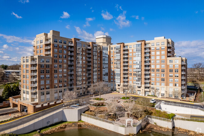 Carlton House @ Reston Town Center - Apartments in Reston, VA ...