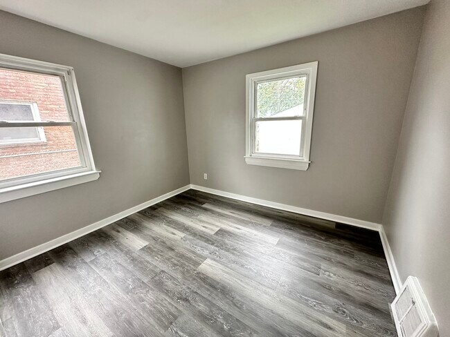 Foto del edificio - 1581 Kenilworth Dr