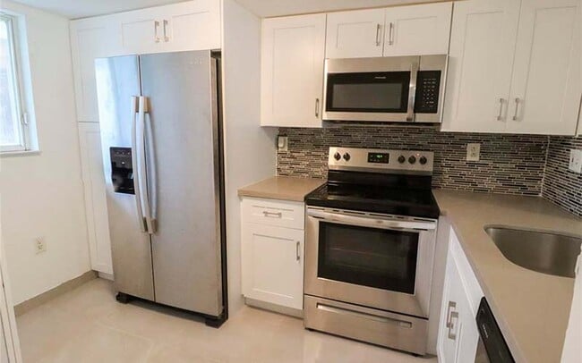 Photo - 14010 NE 3rd Ct Apartment