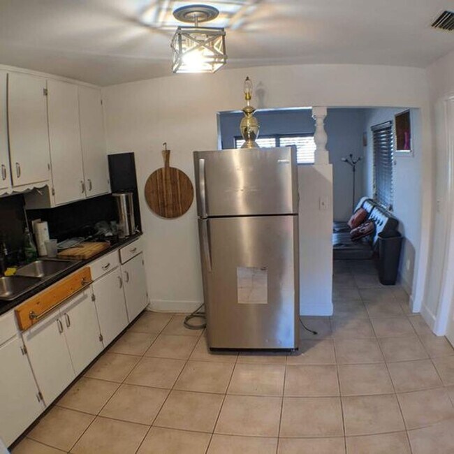 Foto del edificio - 1637 Devonshire Ln