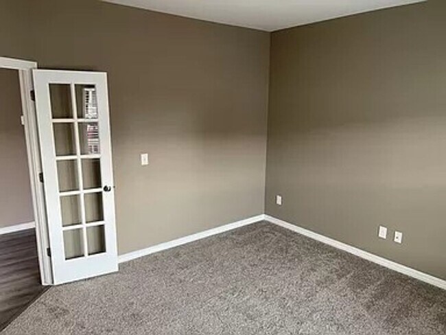 Building Photo - Gorgeous 4-Bed Home in Enclaves at Mountain Vista (D49)