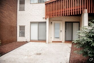 Building Photo - 593 Geneva Dr