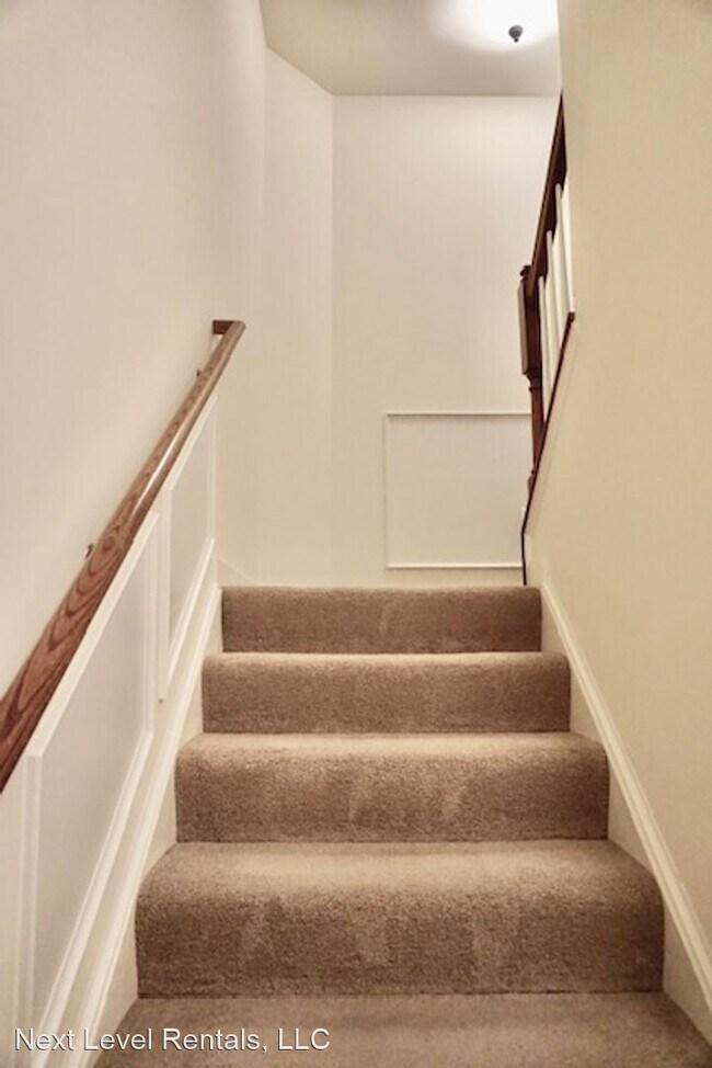 Building Photo - 3 br, 2.5 bath House - 251 Community Cente...
