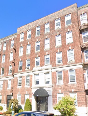 Building Photo - 131 Washington St