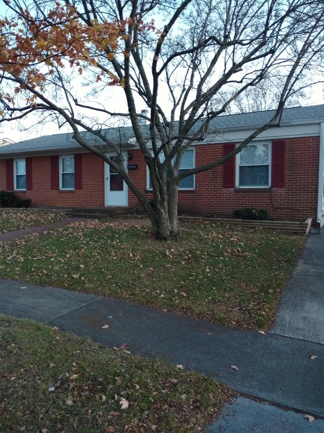 Building Photo - 557 Eagle Dr