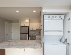 Interior Photo - 925 at North