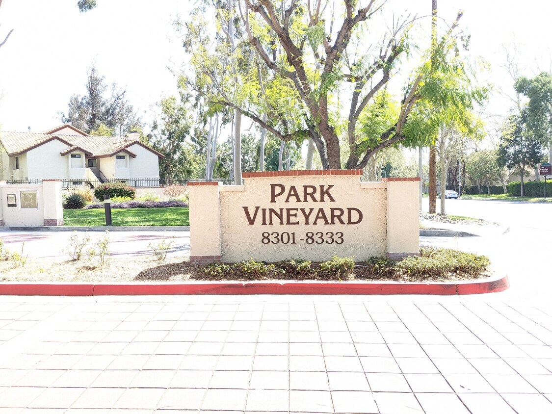 Primary Photo - 8315 Vineyard Ave