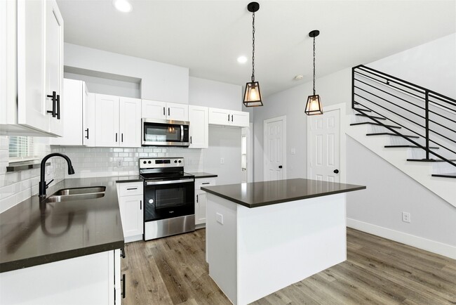 Building Photo - 6916 Tommye St