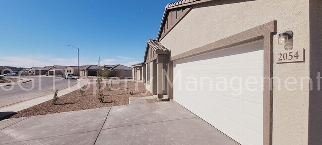 Building Photo - BEAUTIFUL CASA GRANDE HOME!!