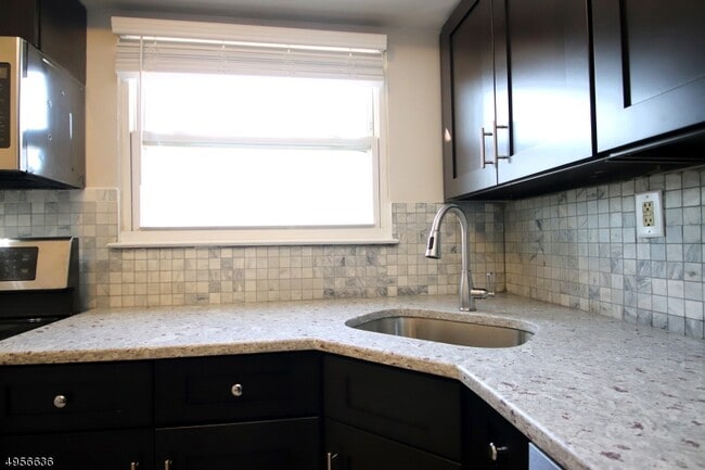 Building Photo - 515 Andria Ave