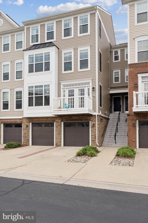 Foto principal - 42227 Canary Grass Square