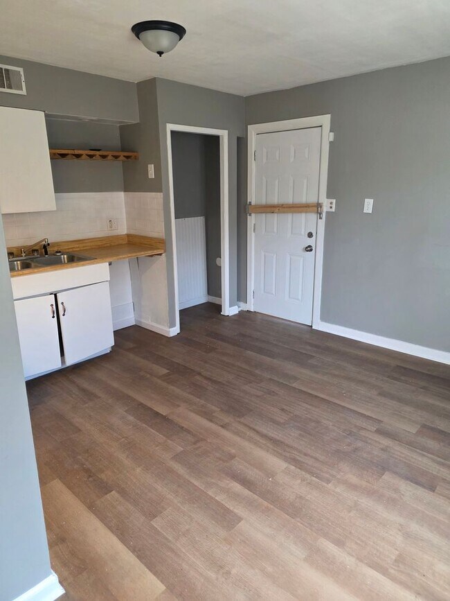 Foto del edificio - Nice 3BD/1BA Home Available Now!!