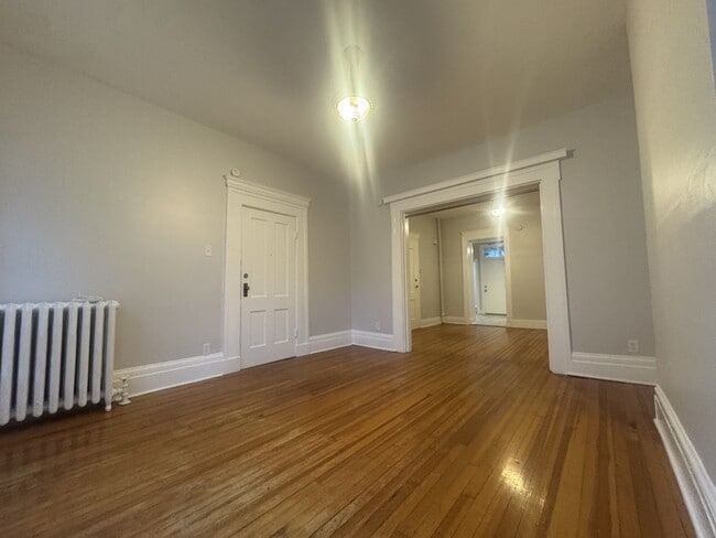 Building Photo - 33 Elm St