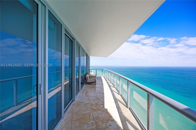 Foto del edificio - 17001 Collins Ave