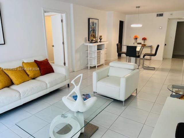 Foto del edificio - 6039 Collins Ave