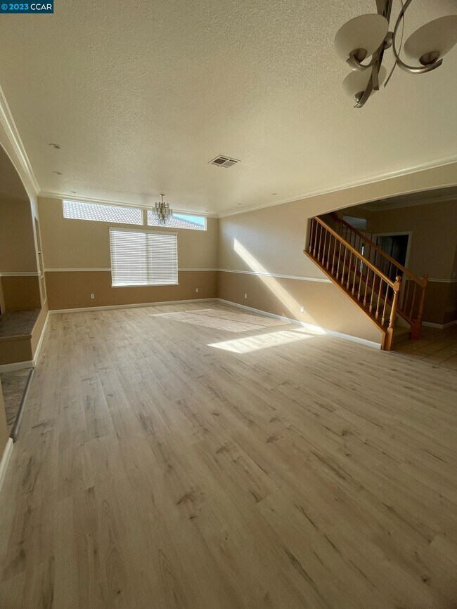 Building Photo - 6439 Eagle Ridge Dr