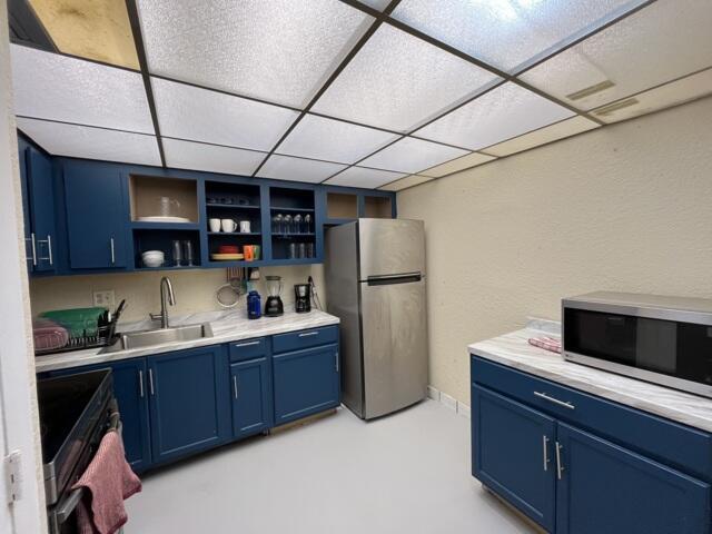 Building Photo - 4160 Inverrary Dr