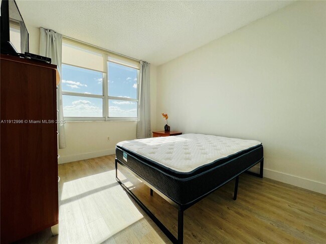 Foto del edificio - 1155 Brickell Bay Dr