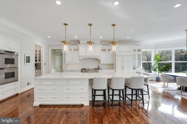 Foto del edificio - 492 River Bend Rd
