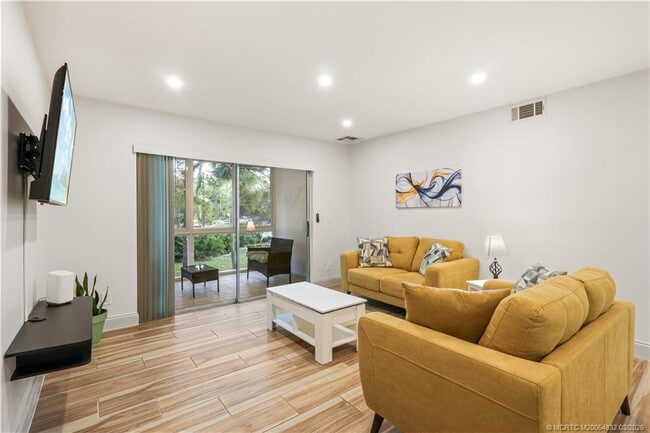 Building Photo - 2950 SE Ocean Blvd