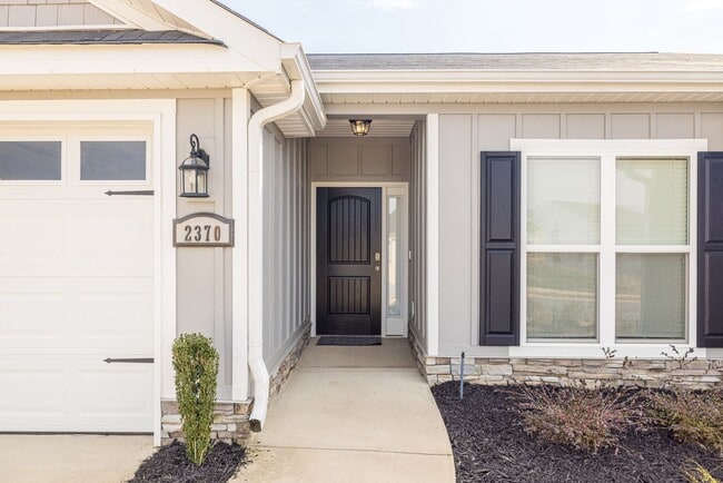 Building Photo - 2370 Bundoran Dr