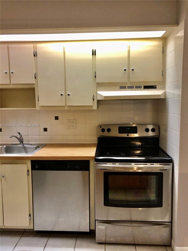 Foto del edificio - 9753 W McNab Rd