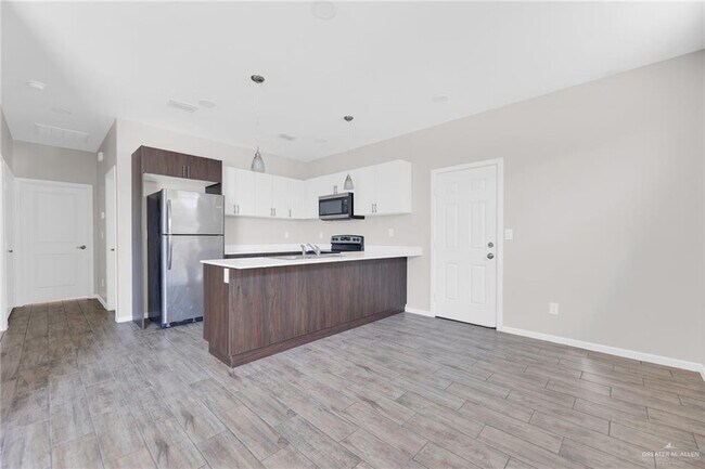 Building Photo - 15 S Colt Ln