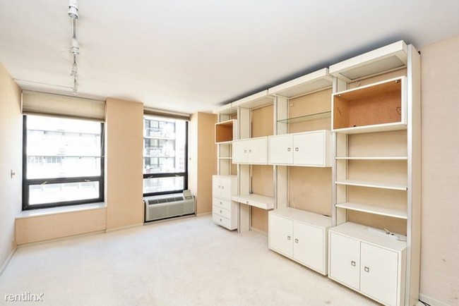 Building Photo - 33 E Bellevue Pl