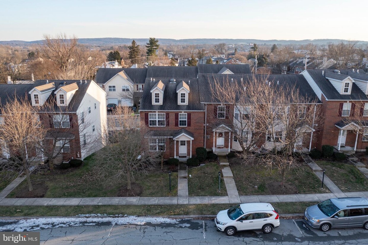 1047 Square Dr Phoenixville Pa 19460 Townhome Rentals In Phoenixville Pa