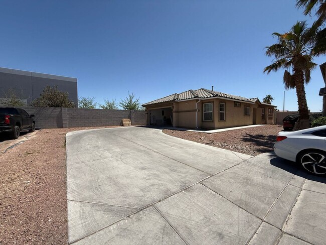 Foto del edificio - 3 bedroom single story home