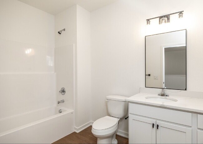 Building Photo - 2 Bed 1 Bath Brand New Contemporary Apartments!