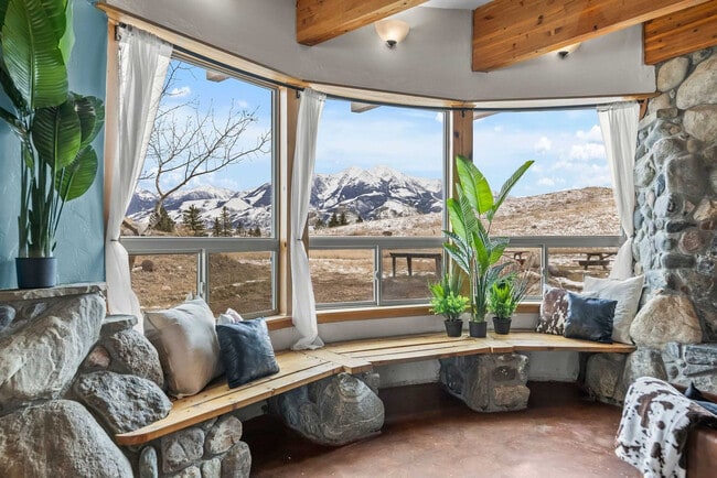 Foto del edificio - 84 Arcturus Dr