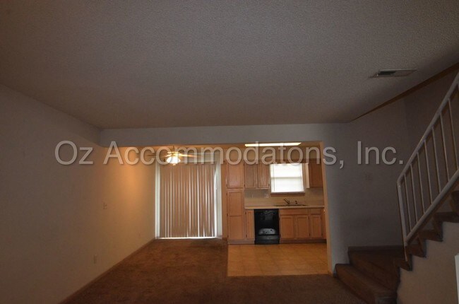 Building Photo - 201 NE Dogwood Unit C, Oak Grove, MO 64075