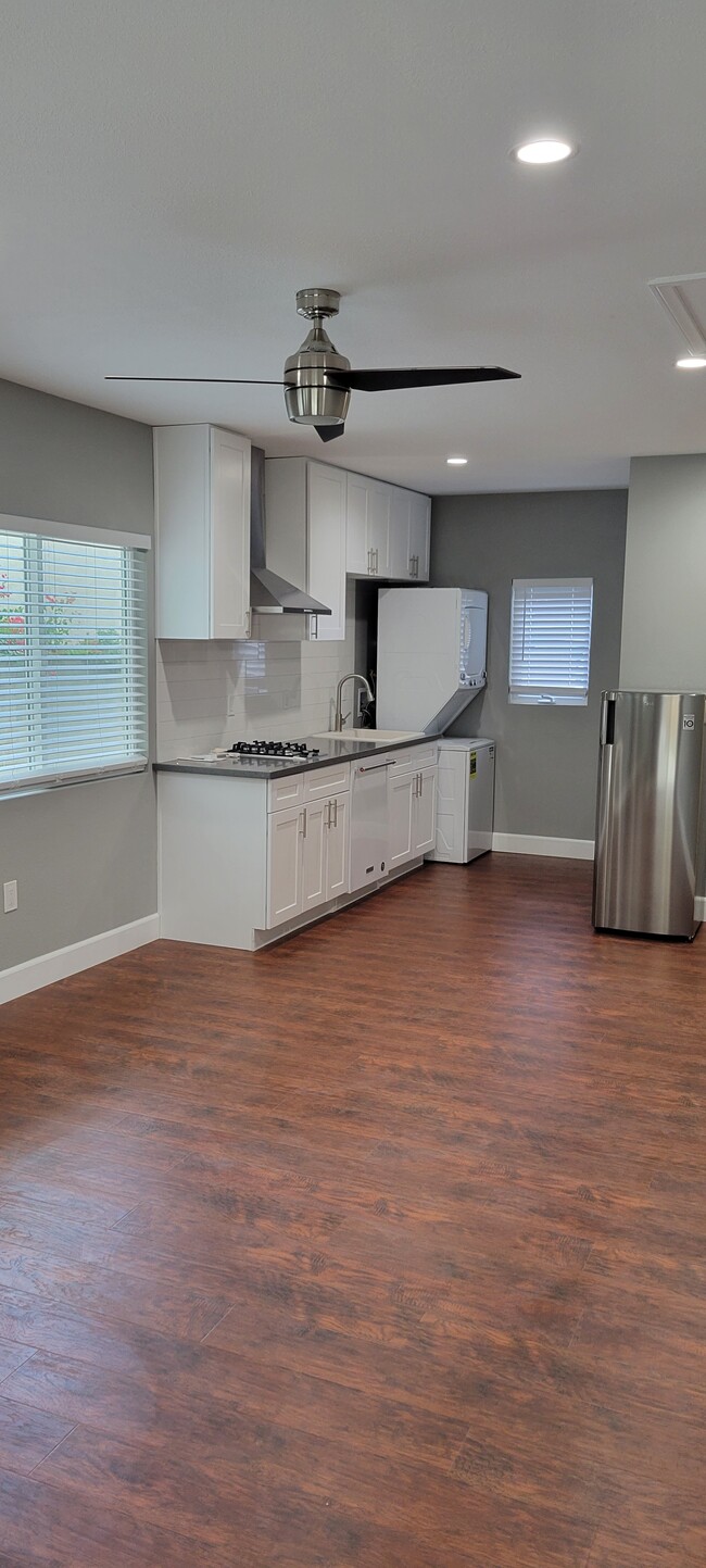 Kitchen - 6460 Mary Ellen Ave