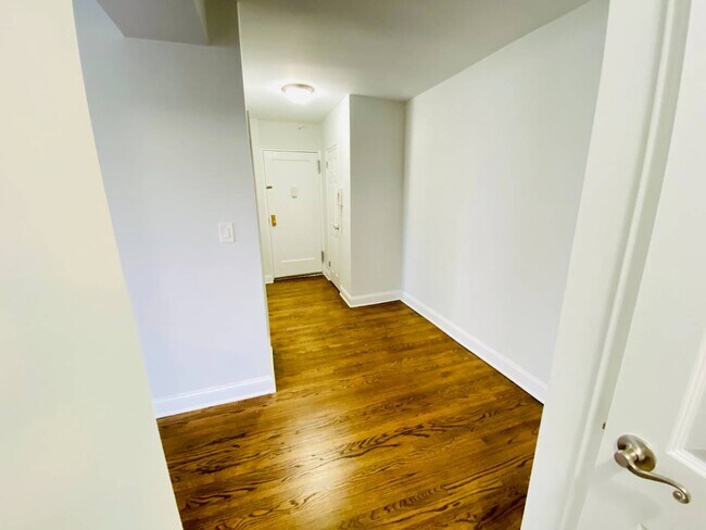 Foto del edificio - 3640 Johnson Ave