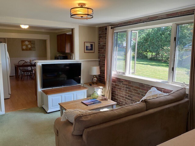 Foto del edificio - 4650 E Lakeview Dr