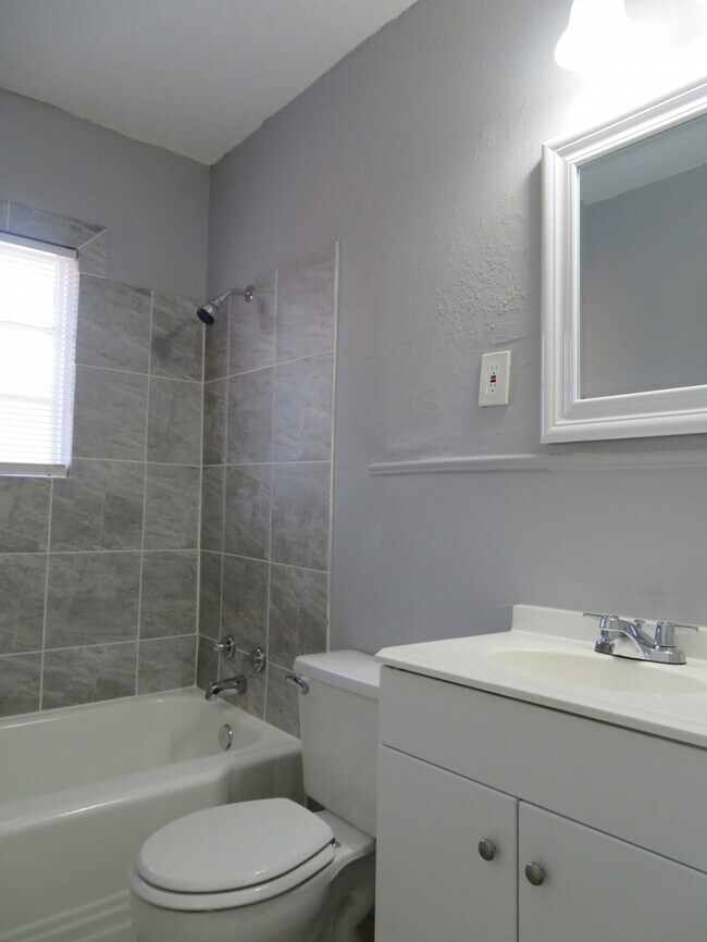 Building Photo - 1385 Kimball Cove