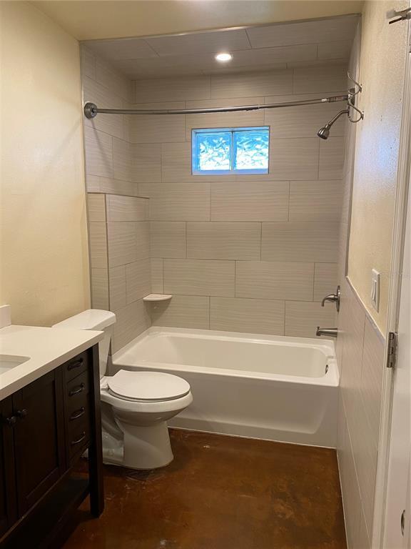 Building Photo - 2133 Bougainvillea St