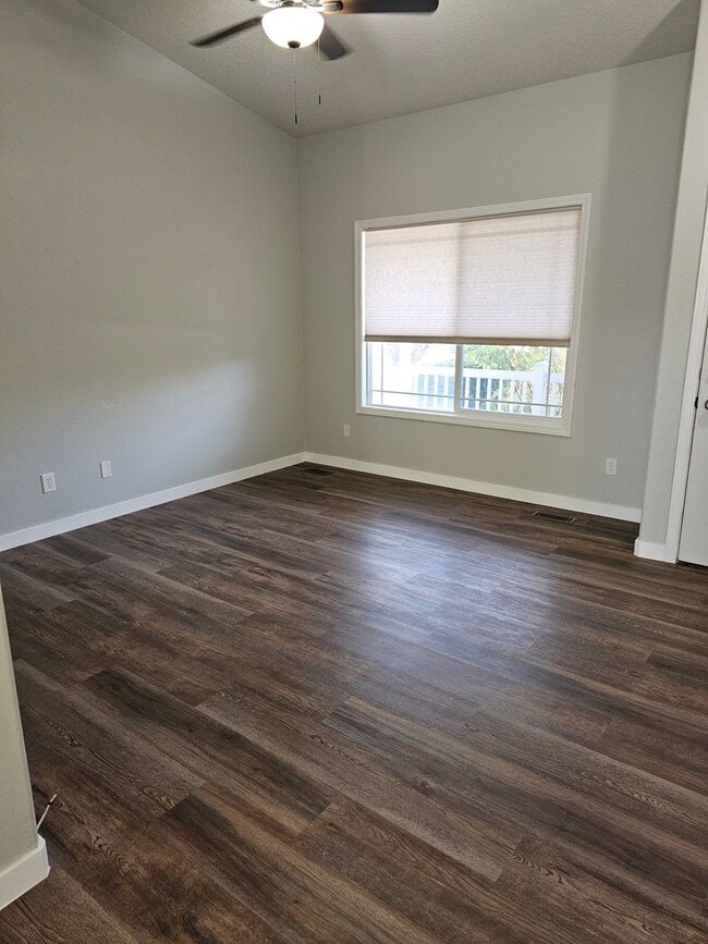 Building Photo - Updated Open Floor Plan in Nampa!